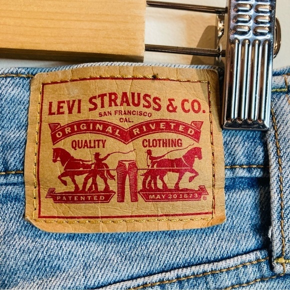 LEVI’S WEDGIE Sz 27 Wedgie Straight  Distressed Light Washed Jeans - Picture 11 of 13